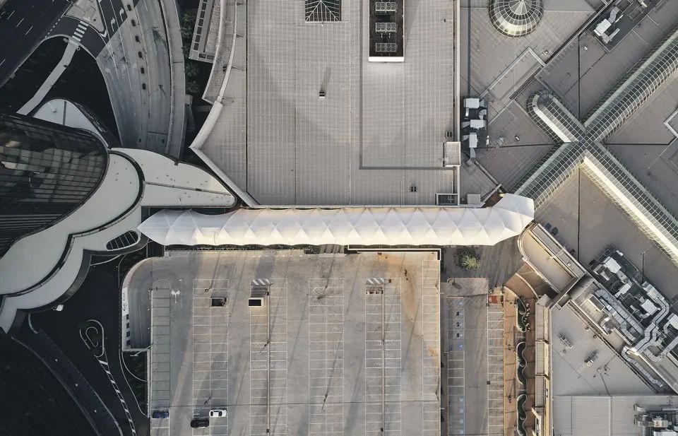 深圳景秀膜結(jié)構(gòu)建筑走廊