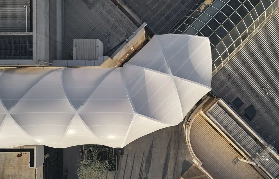 深圳景秀膜結(jié)構(gòu)建筑走廊