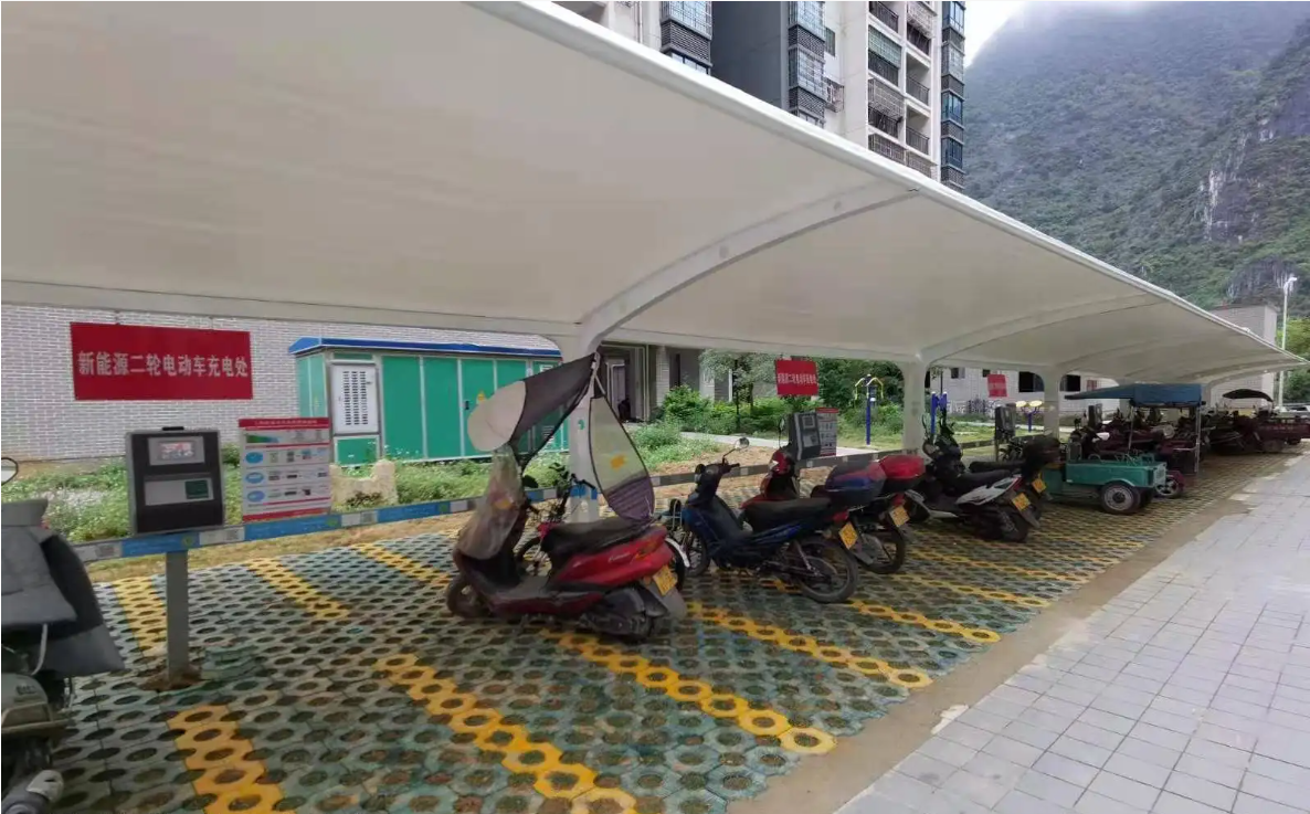 電動(dòng)車膜結(jié)構(gòu)車棚