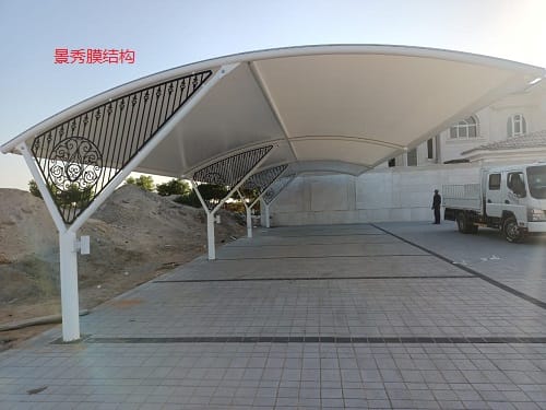 膜結構停車棚