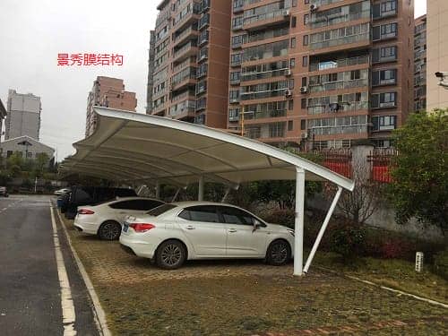 膜結構停車棚