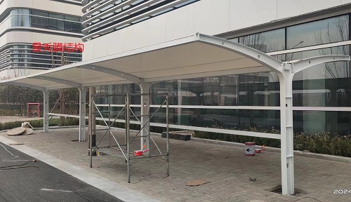 國產(chǎn)停車棚常見問題及解決方法